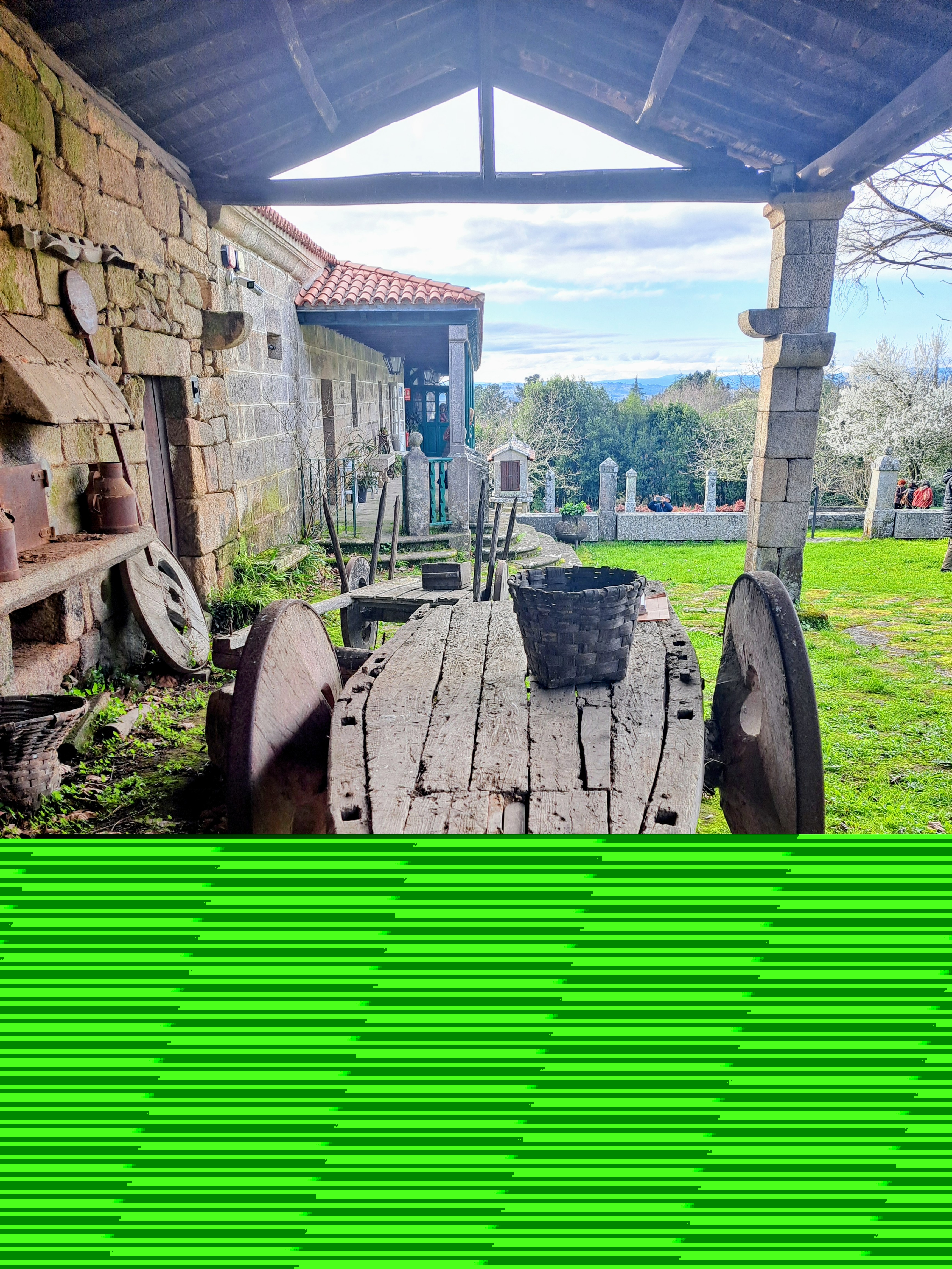 Ampliar: Detalle da entrada na Casa Grande de Cimadevila, Trasalba, Amoeiro